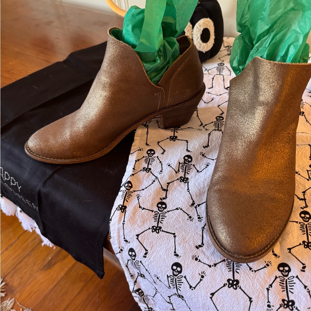 Kelsi Dagger bronze Suede Shoes